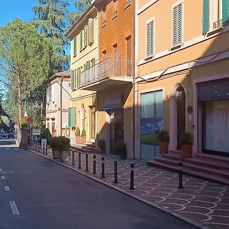 Int 4 - Edoardo By San Luca * Bologna