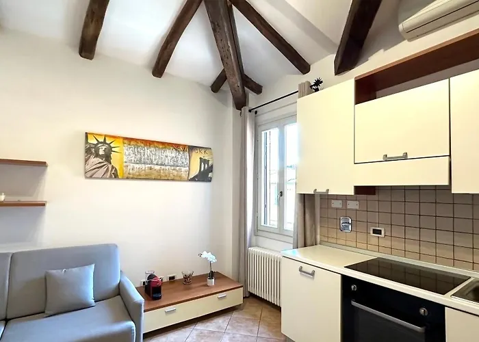 Int 4 - Edoardo By San Luca * Bologna