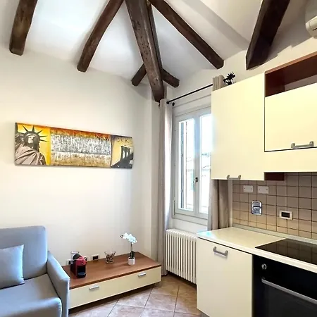 Int 4 - Edoardo By San Luca * Bologna