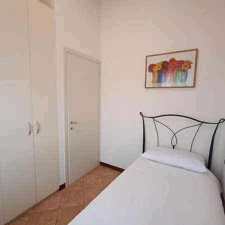 Int 4 - Edoardo By San Luca * Bologna